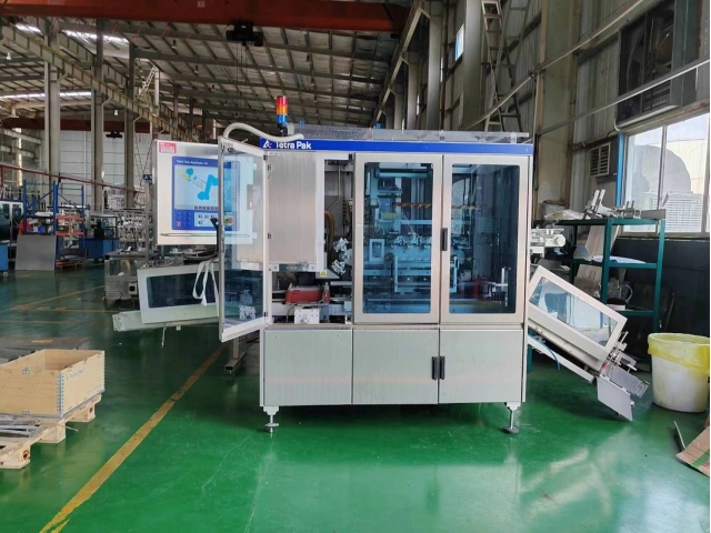 利樂(lè)45貼蓋機(jī)